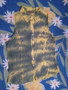 Sleeveless Tie-Dye Shirt