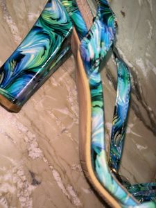 Stylish Blue &amp; Green Abstract Print Heels