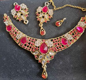 Pink Alloy Jewellery Set Necklace And Mangtika
