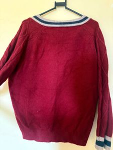 Chic V-Neck Cable Knit Sweater