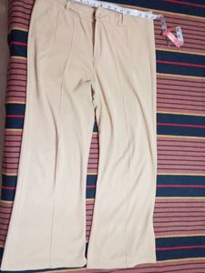Stylish Beige Trousers winth t-shirts