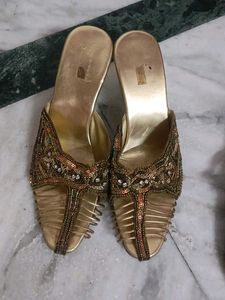 Embroidered Gold Heeled Sandals, zarkan flats