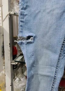Stylish Light Wash Ripped Jeans