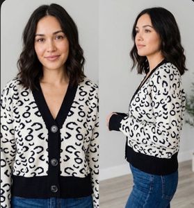 Lightweight Monochrome Leopard Top (Cropped Fit)