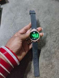 Stylish Touch Screen Smartwatch