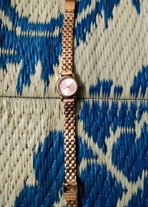 Elegant Gold Sonata Watch