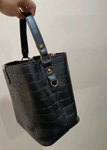 Elegant Croc pattern crossbody/ sling bag