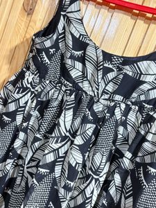 Stylish Black &amp; White Leaf Print Dress