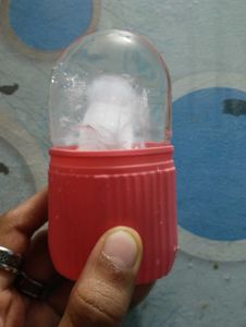 🫥→🤫🧏 (NEW) Silicone Face Ice Roller (Pink)