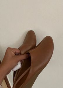 Stylish Brown Jutti heels