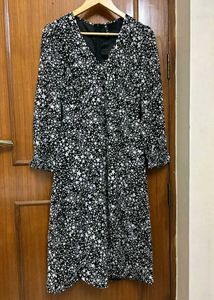 Chic Floral Print V-Neck Midi Dress