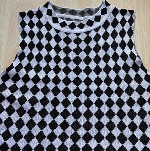 Chic Black &amp; White Patterned Top