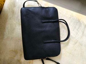 Kate Spade brand Stylish Black Leather Handbag