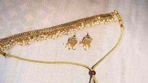pearl work necklace