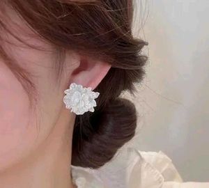 Elegant Floral Stud Earrings