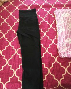 Classic Black High-Waisted Jeans