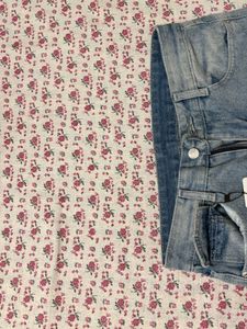 H&amp;M Light Wash Star Patch Jeans