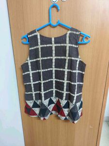 Unique Geometric Print Sleeveless Top