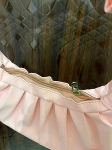 Chic ruched pink shoulder bag 💕