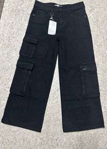 Black Wide-Leg Cargo Pants