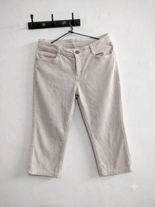 Stylish Beige Capris