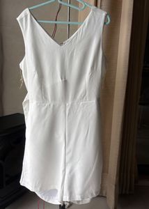 Chic White Sleeveless Jumpsuit