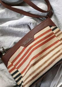 Zouk Striped Crossbody Bag👜