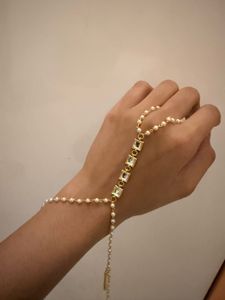 Exquisite Kundan &amp; Pearl Maang Tikka Set