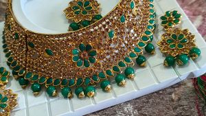 Green necklace with earrings and tika