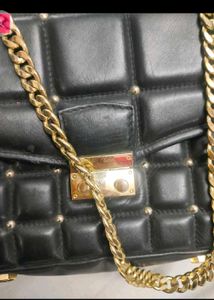 Chic Quilted Black Handbag with Gold Chain