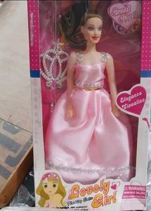 2 Barbies Dolls & Lunch Boxes