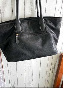 Caprese original leather black tote in perfect con