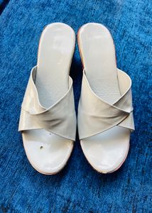 Grey Heels Slippers 🩶