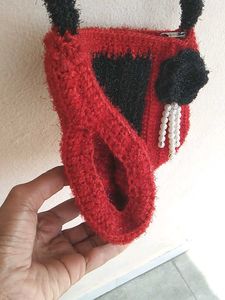 👜Handmade Red &amp; Black Sling Bag