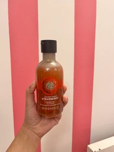 body shop strawberry shower gel