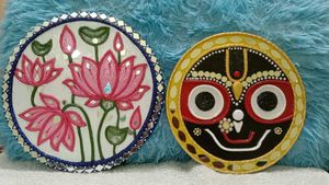 Combo: Lotus & Lord Jagannath Lippan Art (2 Pcs)