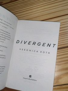 Divergent New York Times Bestseller Veronica Roth
