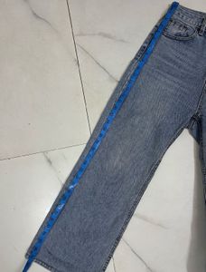 Oversized T-shirt + Light Blue Wide-Leg Jeans