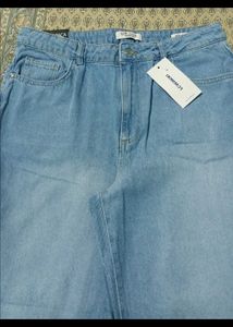 Wide-Leg Light Wash Jeans