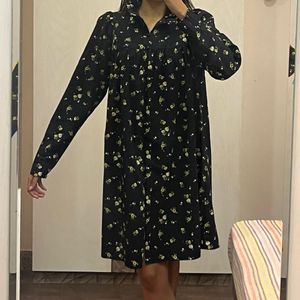 (H&amp;M)Black Floral Ruffled Collar Dress