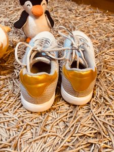 Stylish Grey Sneakers with Gold Accent