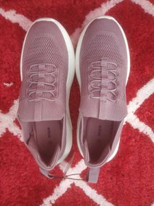Women Textured Slip on Sports Shoes