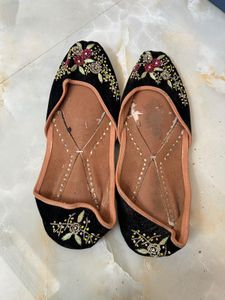 Embroidered & Beaded Black Juttis 🖤