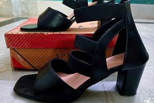Stylish Black Block Heel Sandals 🖤