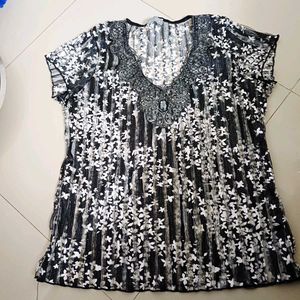 beautiful black and white color top