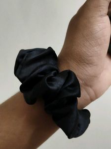 Satin Scrunchie Set - Black &amp; Rust