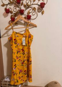Berrylush Women Yellow Floral Printed Fit