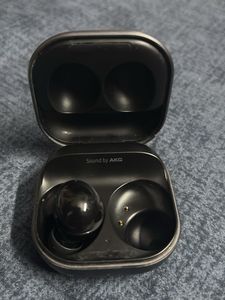 SAMSUNG Wireless Earbuds with Charging Case