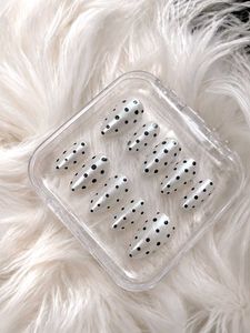 Cute Polka Dot Press-On Nails
