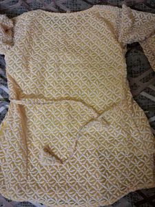 Elegant Yellow Kurta with Intricate Pattern
